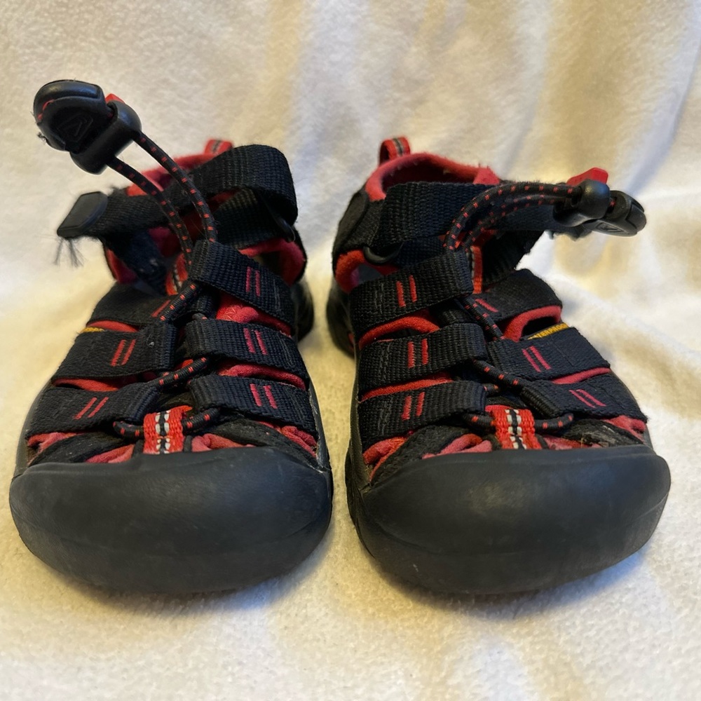 Keen - Youth sandal size 8